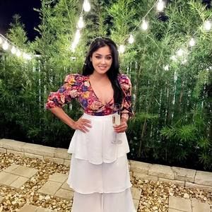 Meet your Posher, Samirah